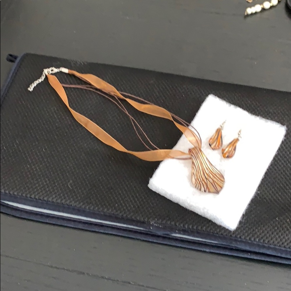 Necklace and earring set
